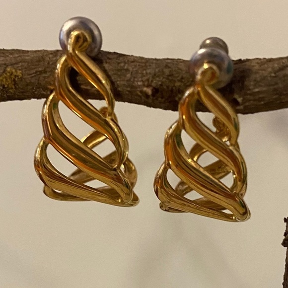 Vintage Swirl Gold Tone Earrings 1” - Picture 5 of 8